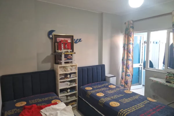 Shtepi ne shitje Apartament ne Tirane, 2+1, Mobilimi E mobiluar, Pagesa 160,000  Euro.