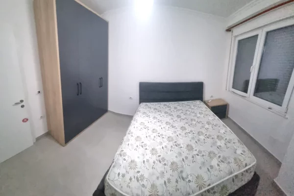 Shtepi me qera Apartament ne Tirane, 2+1, Mobilimi E mobiluar, Pagesa 65,000  Leke.