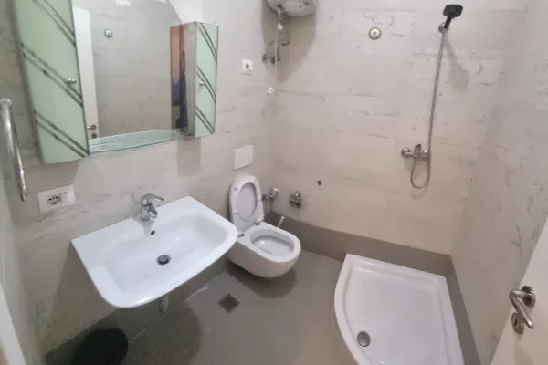 Shtepi me qera Apartament ne Tirane, 2+1, Mobilimi E mobiluar, Pagesa 65,000  Leke.