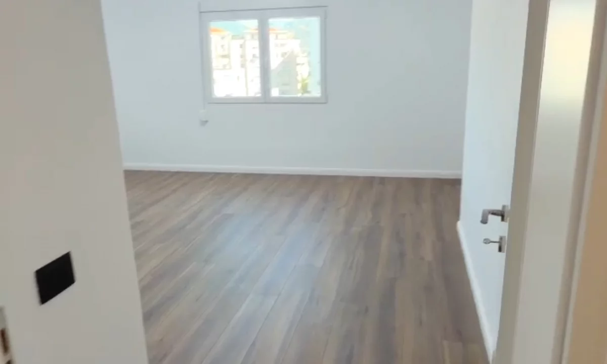 Shtepi ne shitje Apartament ne Tirane, 2+1, Mobilimi Bosh, pa mobiluar, Pagesa 18,000,000  Leke.