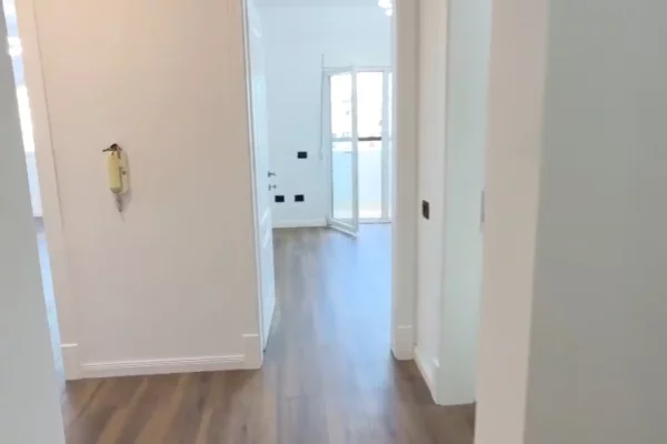 Shtepi ne shitje Apartament ne Tirane, 2+1, Mobilimi Bosh, pa mobiluar, Pagesa 18,000,000  Leke.