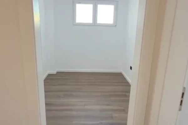 Shtepi ne shitje Apartament ne Tirane, 2+1, Mobilimi Bosh, pa mobiluar, Pagesa 18,000,000  Leke.