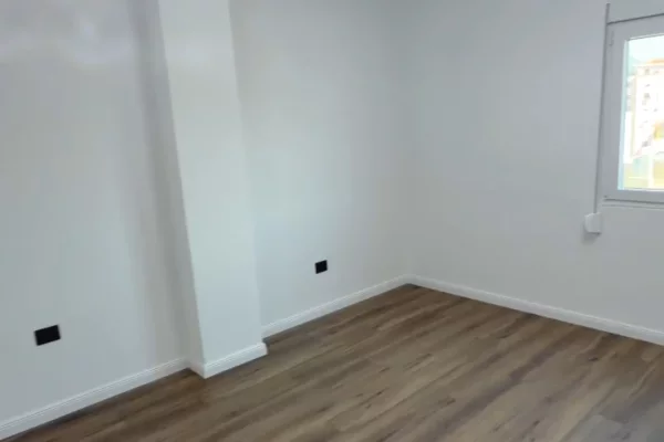 Shtepi ne shitje Apartament ne Tirane, 2+1, Mobilimi Bosh, pa mobiluar, Pagesa 18,000,000  Leke.