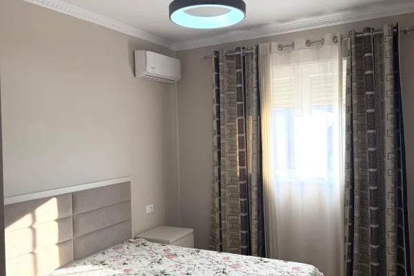 Shtepi me qera Apartament ne Tirane, 1+1, Mobilimi E mobiluar, Pagesa 50,000  Leke.