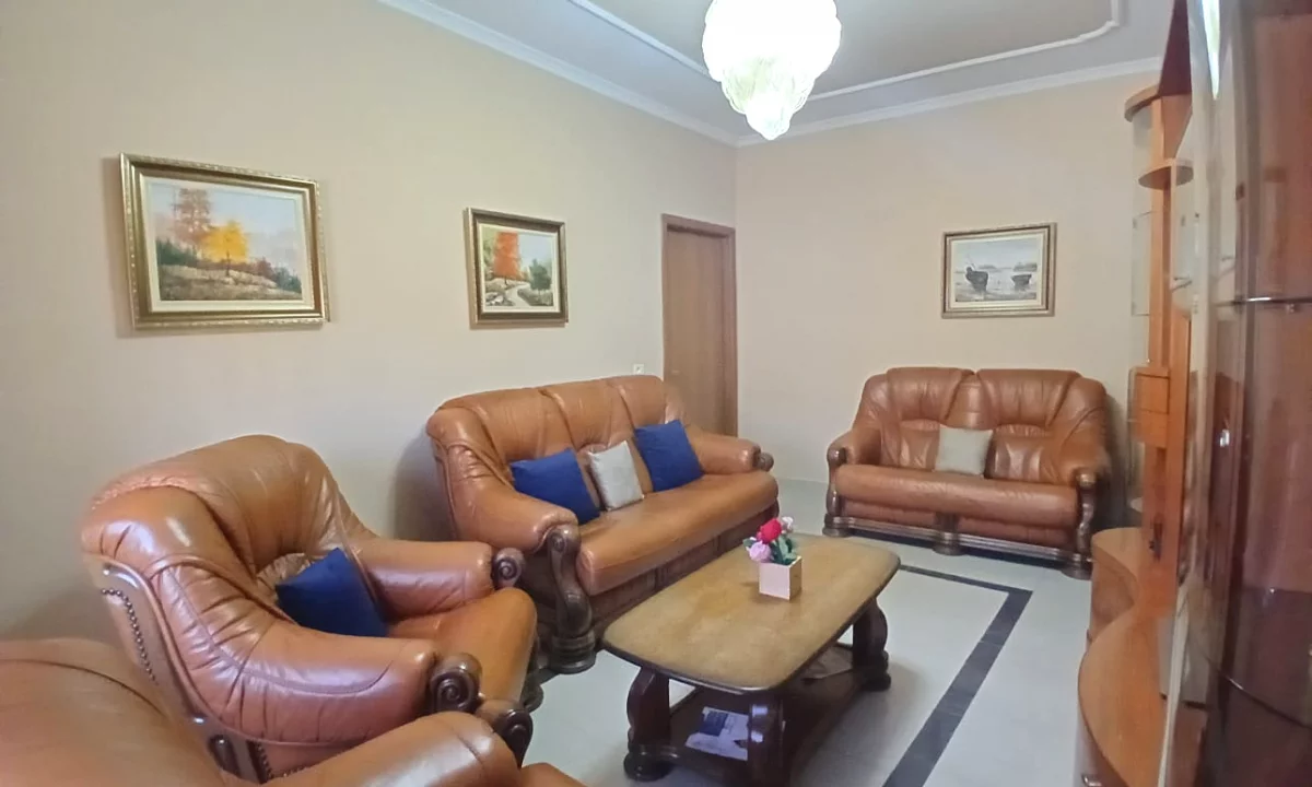 Shtepi me qera Apartament ne Tirane, 1+1, Mobilimi E mobiluar, Pagesa 75,000  Leke.