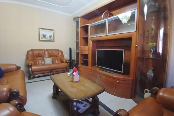 Shtepi me qera Apartament ne Tirane, 1+1, Mobilimi E mobiluar, Pagesa 75,000  Leke.