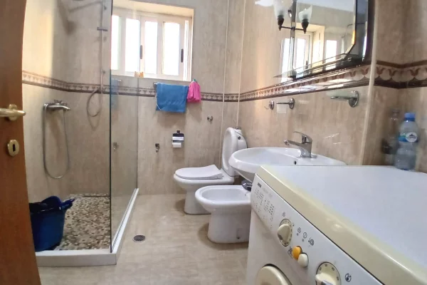 Shtepi me qera Apartament ne Tirane, 1+1, Mobilimi E mobiluar, Pagesa 75,000  Leke.