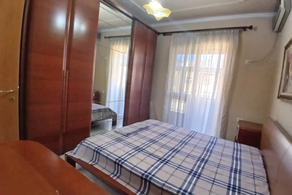 Shtepi me qera Apartament ne Tirane, 1+1, Mobilimi E mobiluar, Pagesa 75,000  Leke.