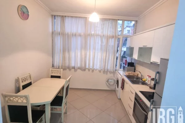 Shtepi me qera Apartament ne Tirane, 2+1, Mobilimi E mobiluar, Pagesa 800  Euro.