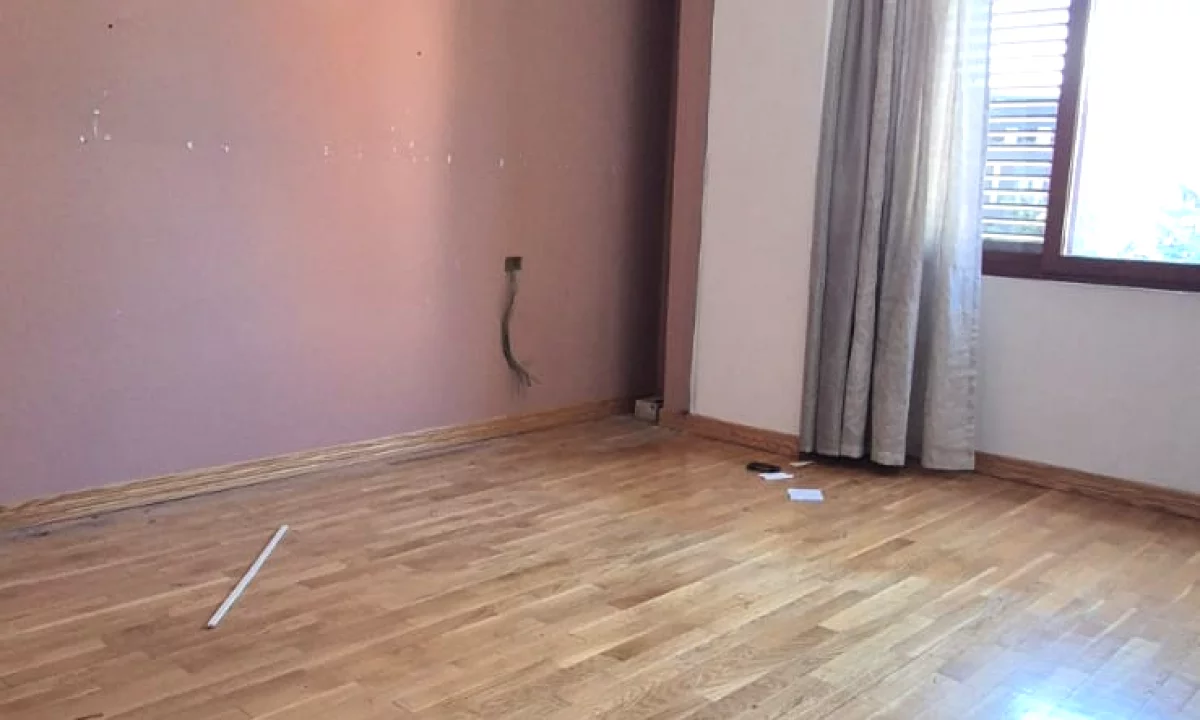 Shtepi ne shitje Apartament ne Tirane, 2+1, Mobilimi Bosh, pa mobiluar, Pagesa 258,000  Euro.