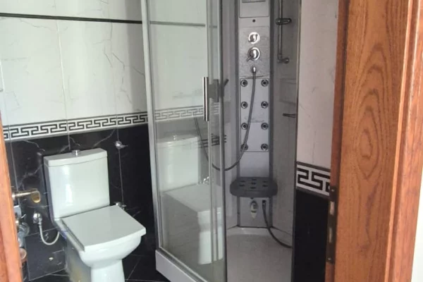Shtepi ne shitje Apartament ne Tirane, 2+1, Mobilimi Bosh, pa mobiluar, Pagesa 258,000  Euro.
