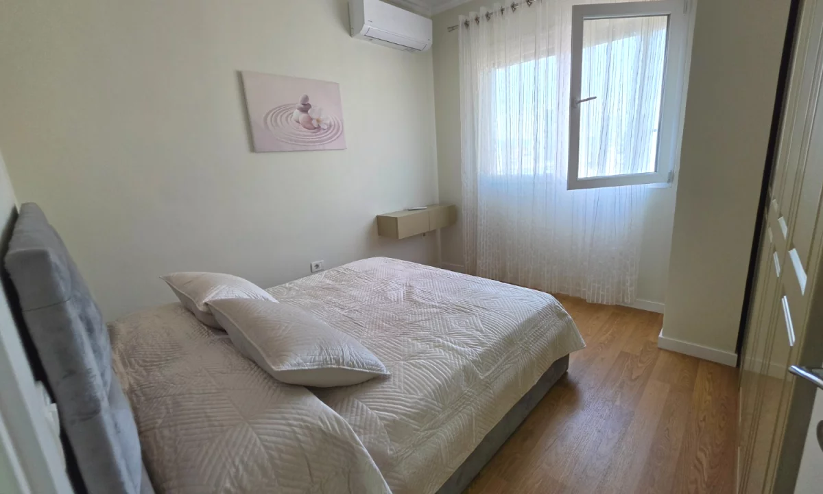 Shtepi me qera Apartament ne Tirane, 2+1, Mobilimi E mobiluar, Pagesa 900  Euro.