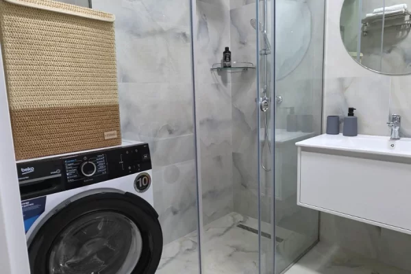 Shtepi me qera Apartament ne Tirane, 2+1, Mobilimi E mobiluar, Pagesa 900  Euro.