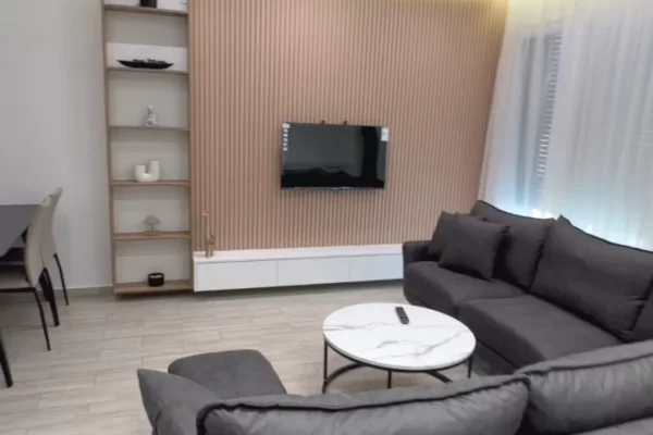 Shtepi me qera 1+1 ne Tirane - 80,000 Leke