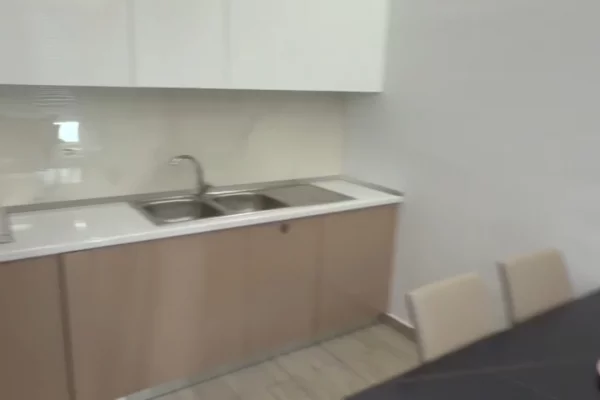 Shtepi me qera Apartament ne Tirane, 1+1, Mobilimi E mobiluar, Pagesa 80,000  Leke.