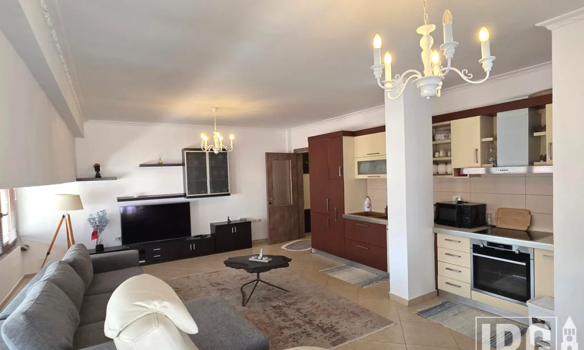 Shtepi me qera Apartament ne Tirane, 2+1, Mobilimi E mobiluar, Pagesa 950  Euro.