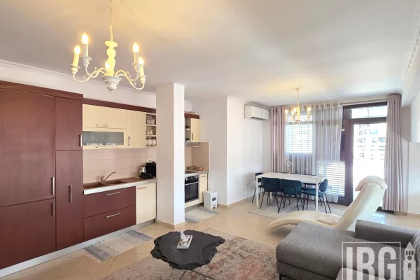 Shtepi me qera Apartament ne Tirane, 2+1, Mobilimi E mobiluar, Pagesa 950  Euro.