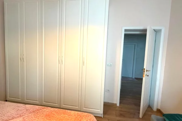 Shtepi ne shitje Apartament ne Tirane, 2+1, Mobilimi E mobiluar, Pagesa 239,000  Euro.