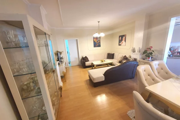 Shtepi me qera 2+1 ne Tirane - 80,000 Leke