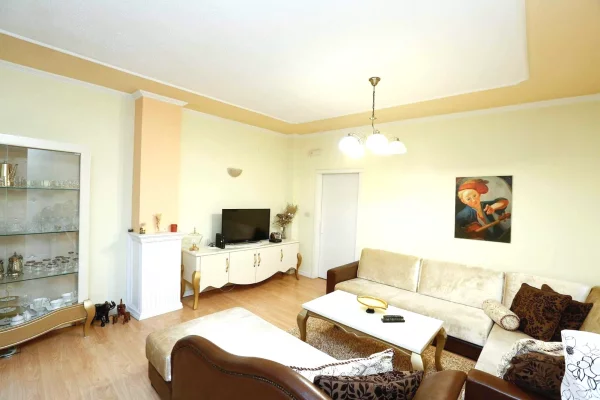 Shtepi me qera Apartament ne Tirane, 2+1, Mobilimi E mobiluar, Pagesa 80,000  Leke.