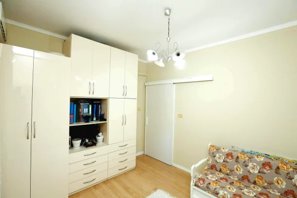 Shtepi me qera Apartament ne Tirane, 2+1, Mobilimi E mobiluar, Pagesa 80,000  Leke.