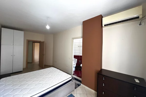 Shtepi me qera Apartament ne Tirane, 2+1, Mobilimi E mobiluar, Pagesa 55,000  Leke.
