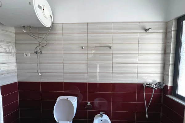 Shtepi me qera Apartament ne Tirane, 2+1, Mobilimi E mobiluar, Pagesa 55,000  Leke.