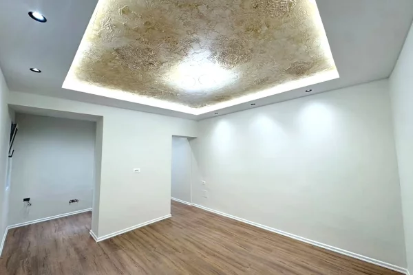 Shtepi ne shitje Apartament ne Tirane, Garsoniere, Mobilimi Bosh, pa mobiluar, Pagesa 110,000  Euro.