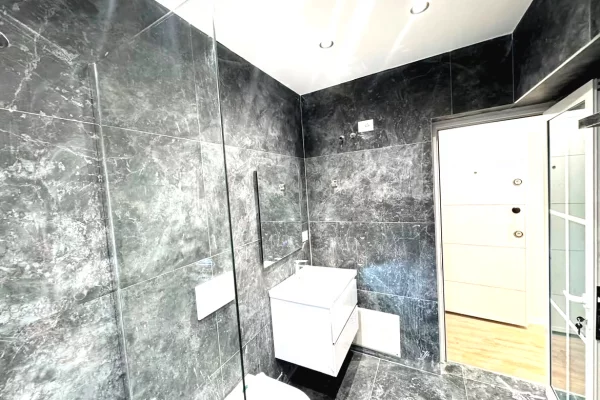 Shtepi ne shitje Apartament ne Tirane, Garsoniere, Mobilimi Bosh, pa mobiluar, Pagesa 110,000  Euro.