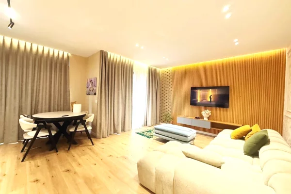 Shtepi ne shitje Apartament ne Tirane, 2+1, Mobilimi E mobiluar, Pagesa 270,000  Euro.