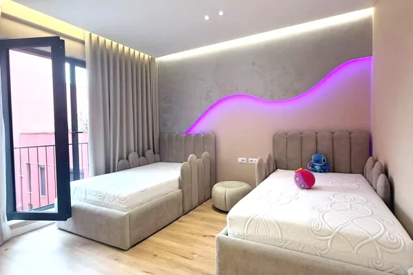 Shtepi ne shitje Apartament ne Tirane, 2+1, Mobilimi E mobiluar, Pagesa 270,000  Euro.