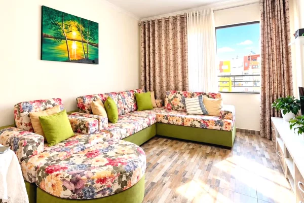 Shtepi ne shitje Apartament ne Tirane, 2+1, Mobilimi E mobiluar, Pagesa 155,000  Euro.