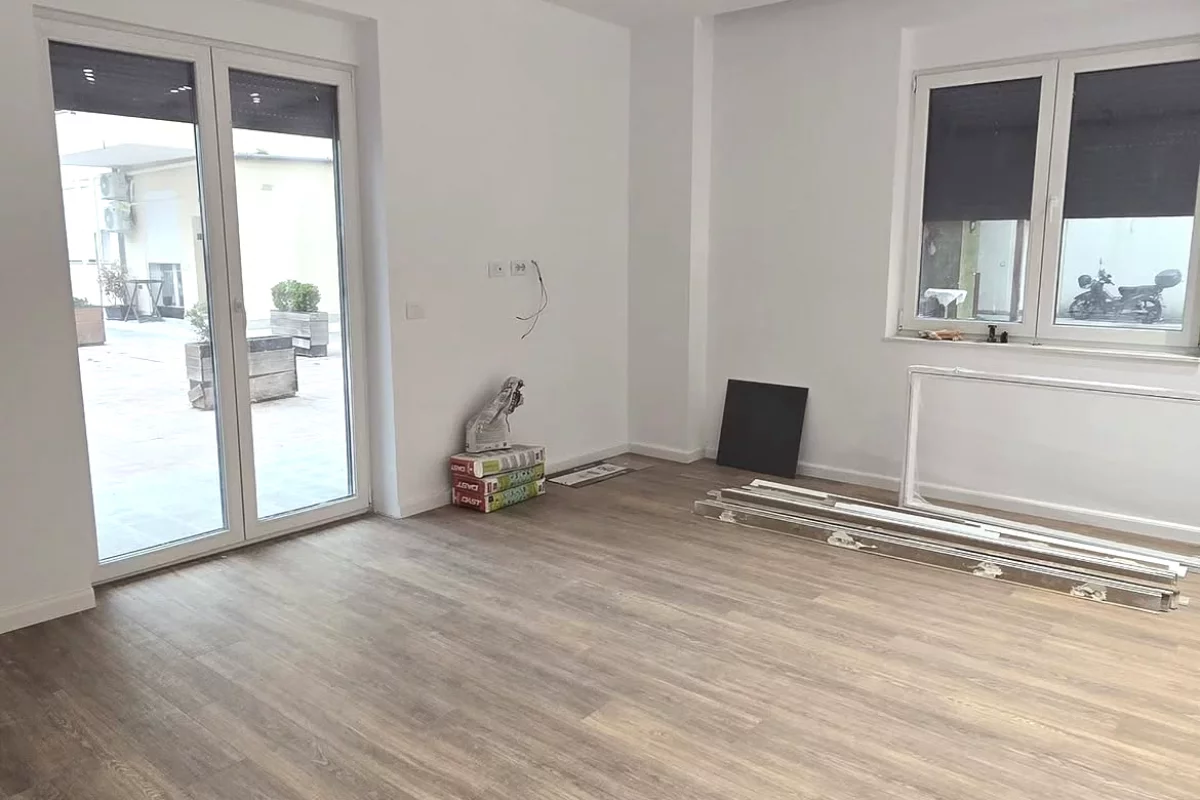 Shtepi ne shitje Duplex(shtepi me 2 kate) ne Tirane, 2+1, Mobilimi Bosh, pa mobiluar, Pagesa 239,000  Euro.