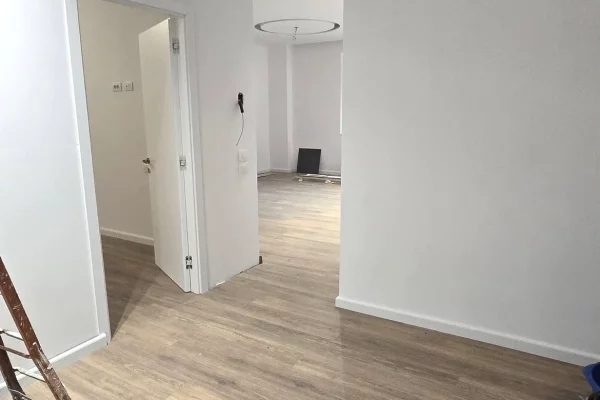 Shtepi ne shitje Duplex(shtepi me 2 kate) ne Tirane, 2+1, Mobilimi Bosh, pa mobiluar, Pagesa 239,000  Euro.