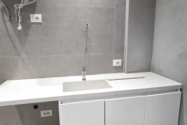 Shtepi ne shitje Duplex(shtepi me 2 kate) ne Tirane, 2+1, Mobilimi Bosh, pa mobiluar, Pagesa 239,000  Euro.