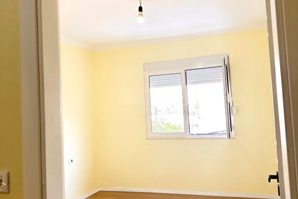 Shtepi ne shitje Apartament ne Tirane, 1+1, Mobilimi Bosh, pa mobiluar, Pagesa 13,500,000  Leke.
