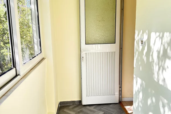 Shtepi ne shitje Apartament ne Tirane, 1+1, Mobilimi Bosh, pa mobiluar, Pagesa 13,500,000  Leke.