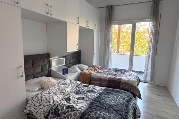 Shtepi me qera Apartament ne Tirane, 2+1, Mobilimi E mobiluar, Pagesa 80,000  Leke.