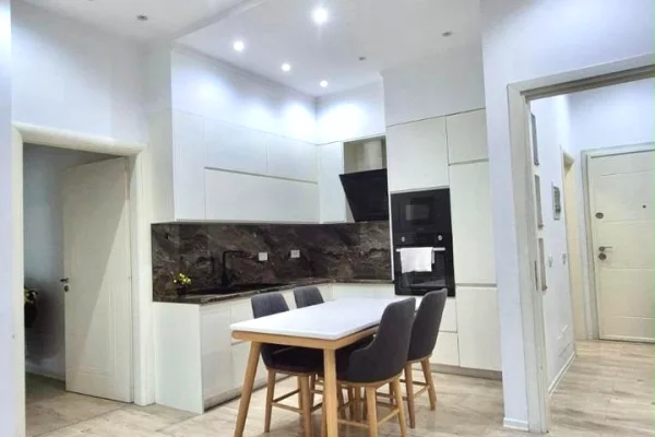Shtepi me qera Apartament ne Tirane, 2+1, Mobilimi E mobiluar, Pagesa 80,000  Leke.