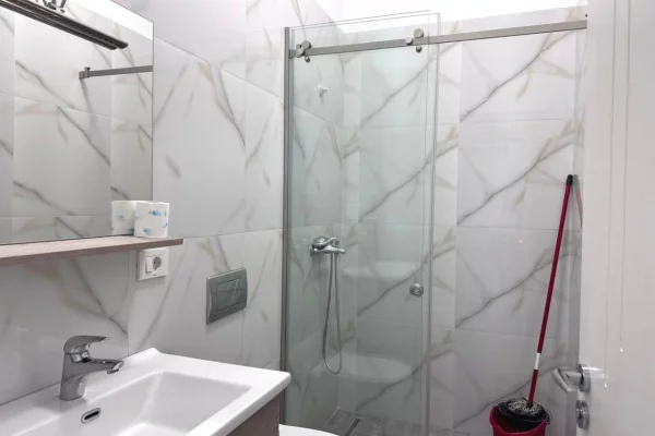 Shtepi me qera Apartament ne Tirane, 2+1, Mobilimi E mobiluar, Pagesa 80,000  Leke.