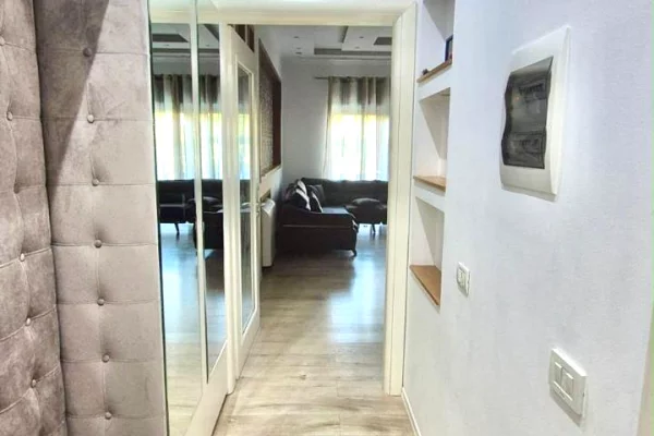 Shtepi me qera Apartament ne Tirane, 2+1, Mobilimi E mobiluar, Pagesa 80,000  Leke.