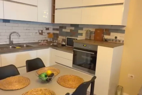 Shtepi me qera Apartament ne Tirane, 1+1, Mobilimi E mobiluar, Pagesa 67,000  Leke.