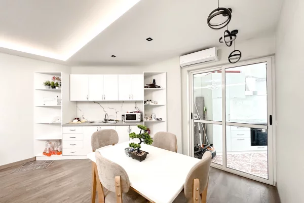 Shtepi me qera Apartament ne Tirane, 2+1, Mobilimi E mobiluar, Pagesa 70,000  Leke.