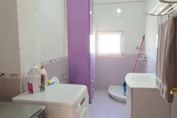Shtepi me qera Apartament ne Tirane, 2+1, Mobilimi E mobiluar, Pagesa 60,000  Leke.