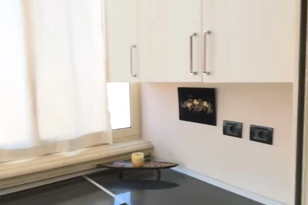 Shtepi me qera Apartament ne Tirane, 2+1, Mobilimi E mobiluar, Pagesa 60,000  Leke.