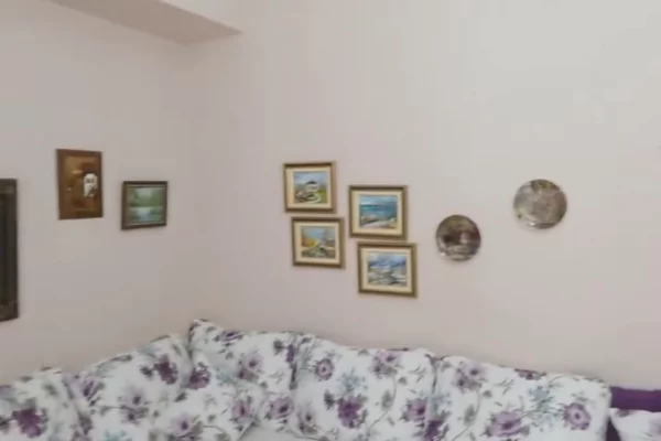 Jepet me qera apartament 2+1 te Mbikalimi i Komunes