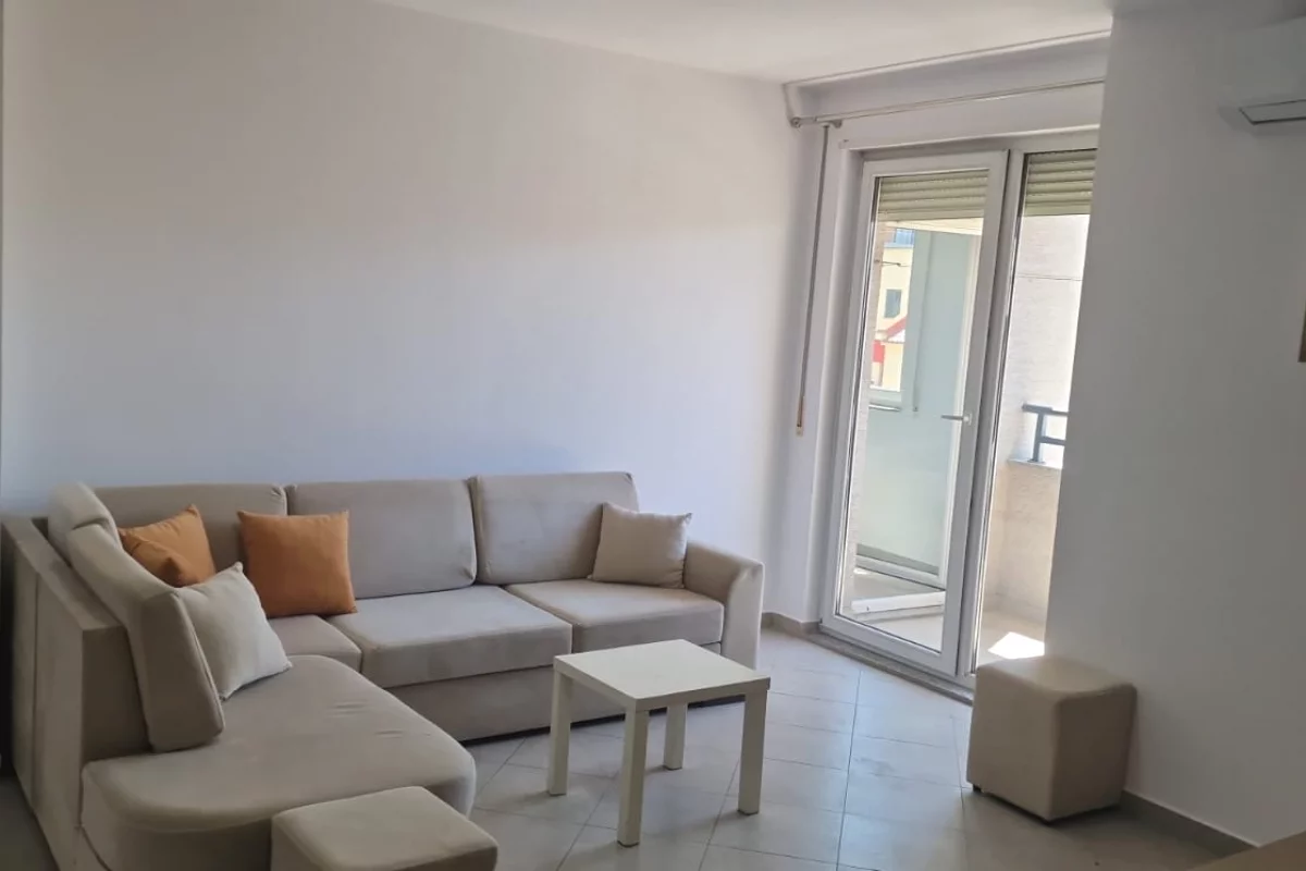 Shtepi me qera Apartament ne Tirane, 2+1, Mobilimi E mobiluar, Pagesa 50,000  Leke.