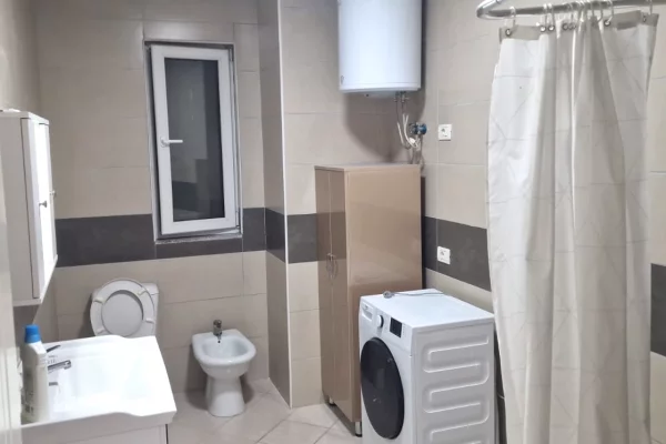 Shtepi me qera Apartament ne Tirane, 2+1, Mobilimi E mobiluar, Pagesa 50,000  Leke.