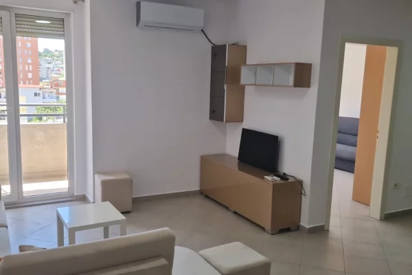 Shtepi me qera Apartament ne Tirane, 2+1, Mobilimi E mobiluar, Pagesa 50,000  Leke.