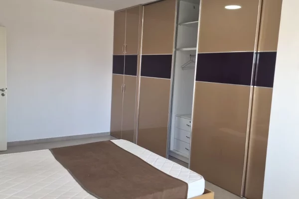 Shtepi me qera Apartament ne Tirane, 2+1, Mobilimi E mobiluar, Pagesa 50,000  Leke.